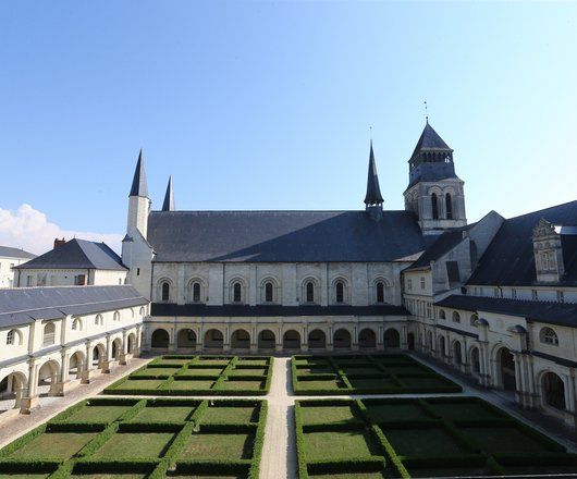 Vue de la cour intérieure de l'abbaye de Fontevraud